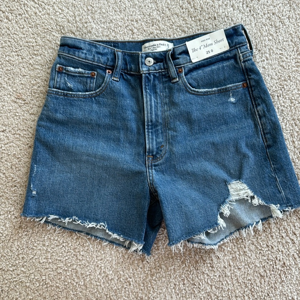 Abercrombie 4” Mom Short NWT